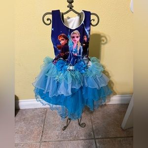 Beautiful dresse size 2-4 years.